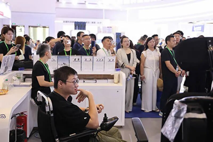 认真聆听科技助残带来的福祉
