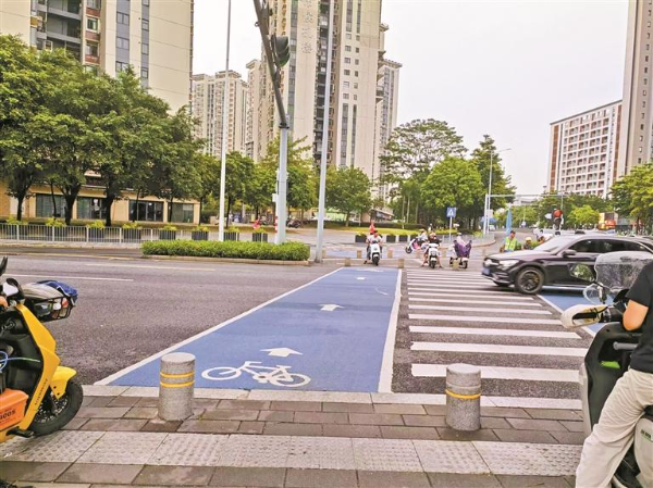 整治后的光明大道-华裕路路口