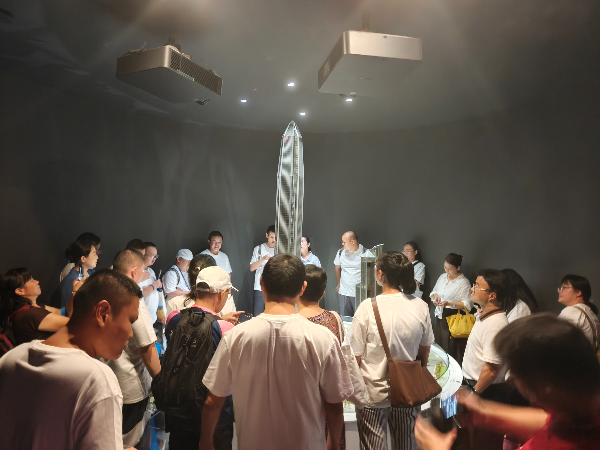 参观平安金融中心云际观光层