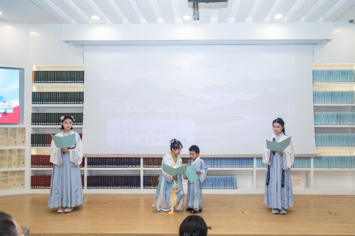 登台朗诵