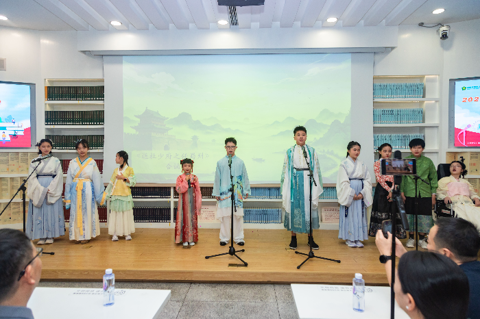 登台朗诵
