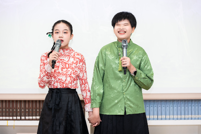 登台朗诵