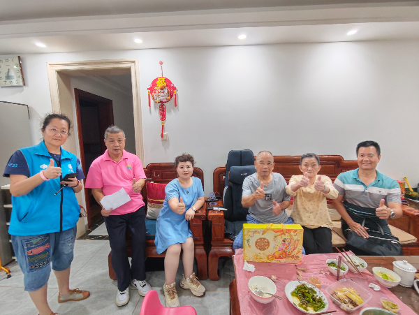 中心走访慰问残疾人