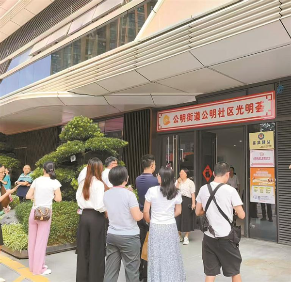 公明街道未成年人保护工作站标准化建设项目启动仪式现场