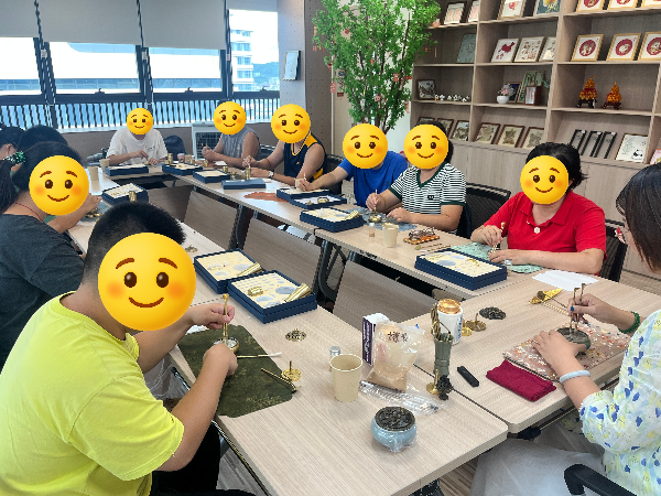 残疾人学习篆香实操