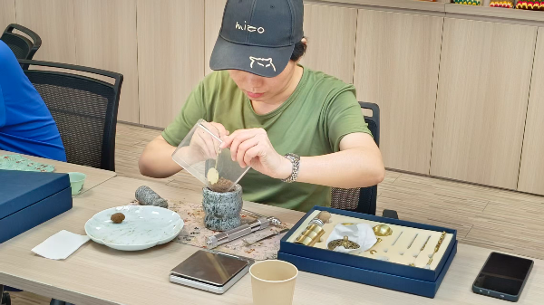 残疾人香粉捶打实操