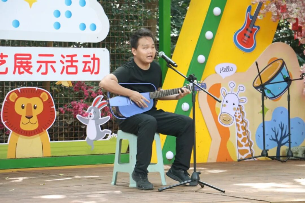 残疾人在表演节目