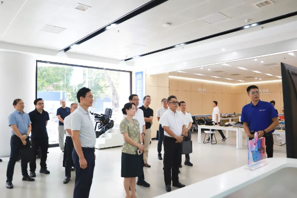 调研组一行实地察看深圳红岭科技助残产业园